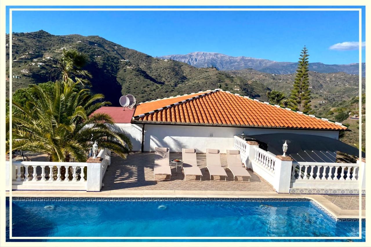 Villa La Higuera Sayalonga Extérieur photo